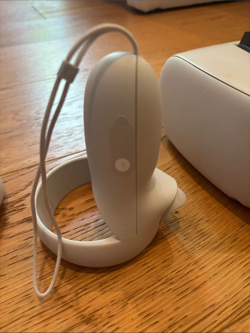 Light Cream Standalone VR Headset with Matching Controllers